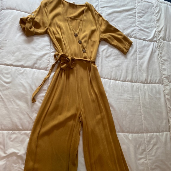 Rebellion, crossbody jumper with sleeves, buttons and a zipper for a close fit. - Picture 3 of 6